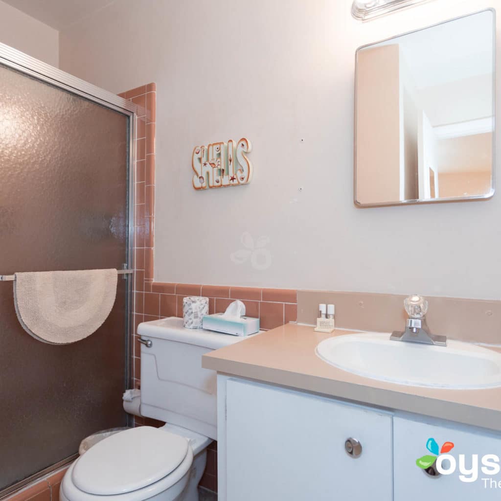 Hideaway Hotel - economy bathroom