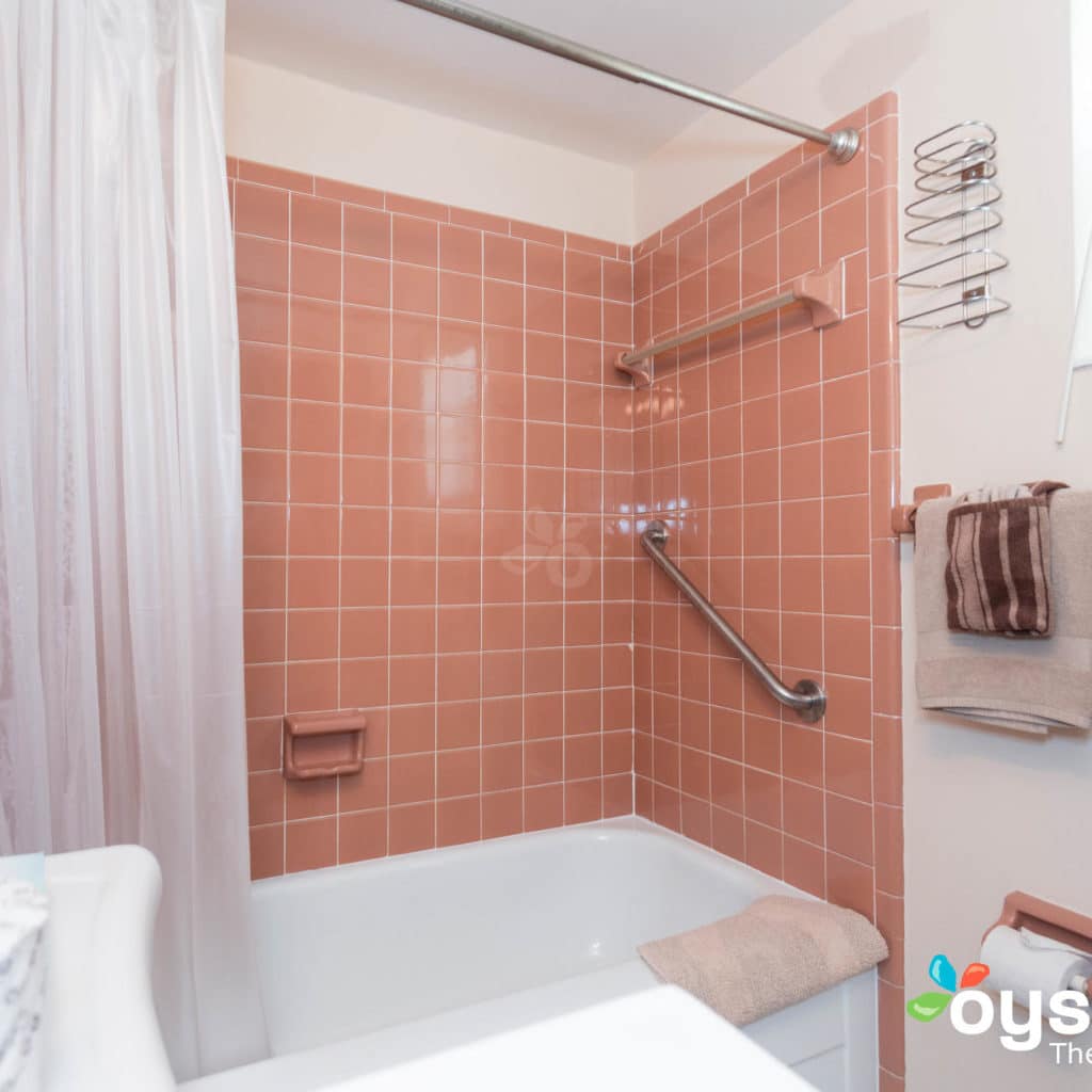 Hideaway Hotel - guest bathroom