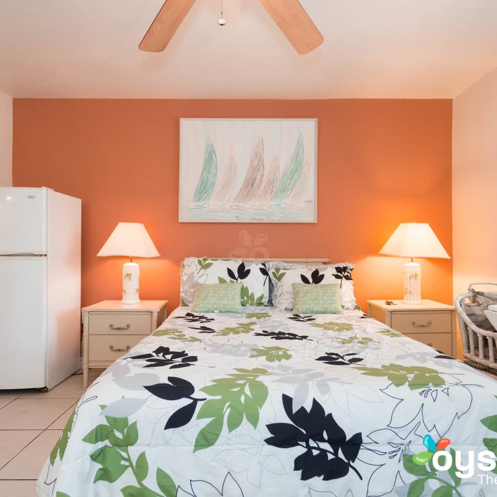 Hideaway Hotel - guest room bed with side tables