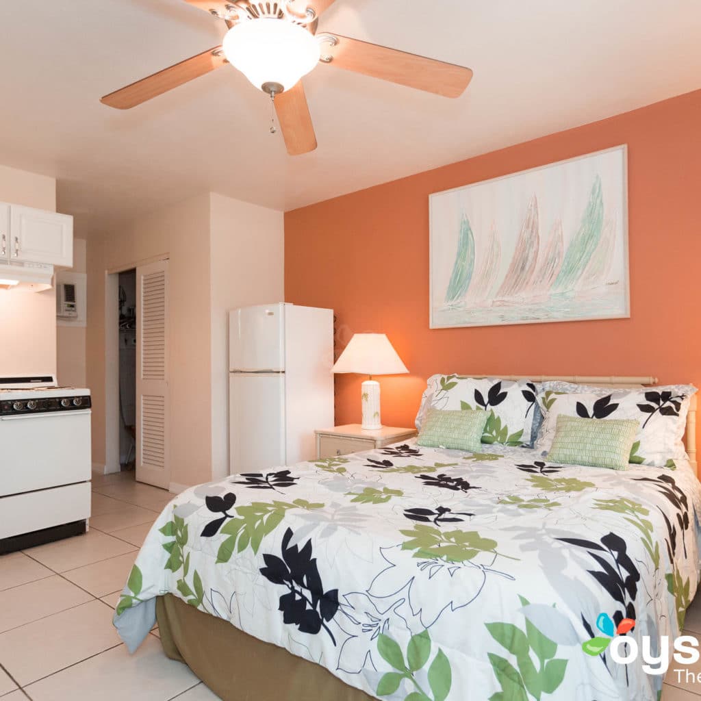 Hideaway Hotel - guest room with bed and kitchen areas