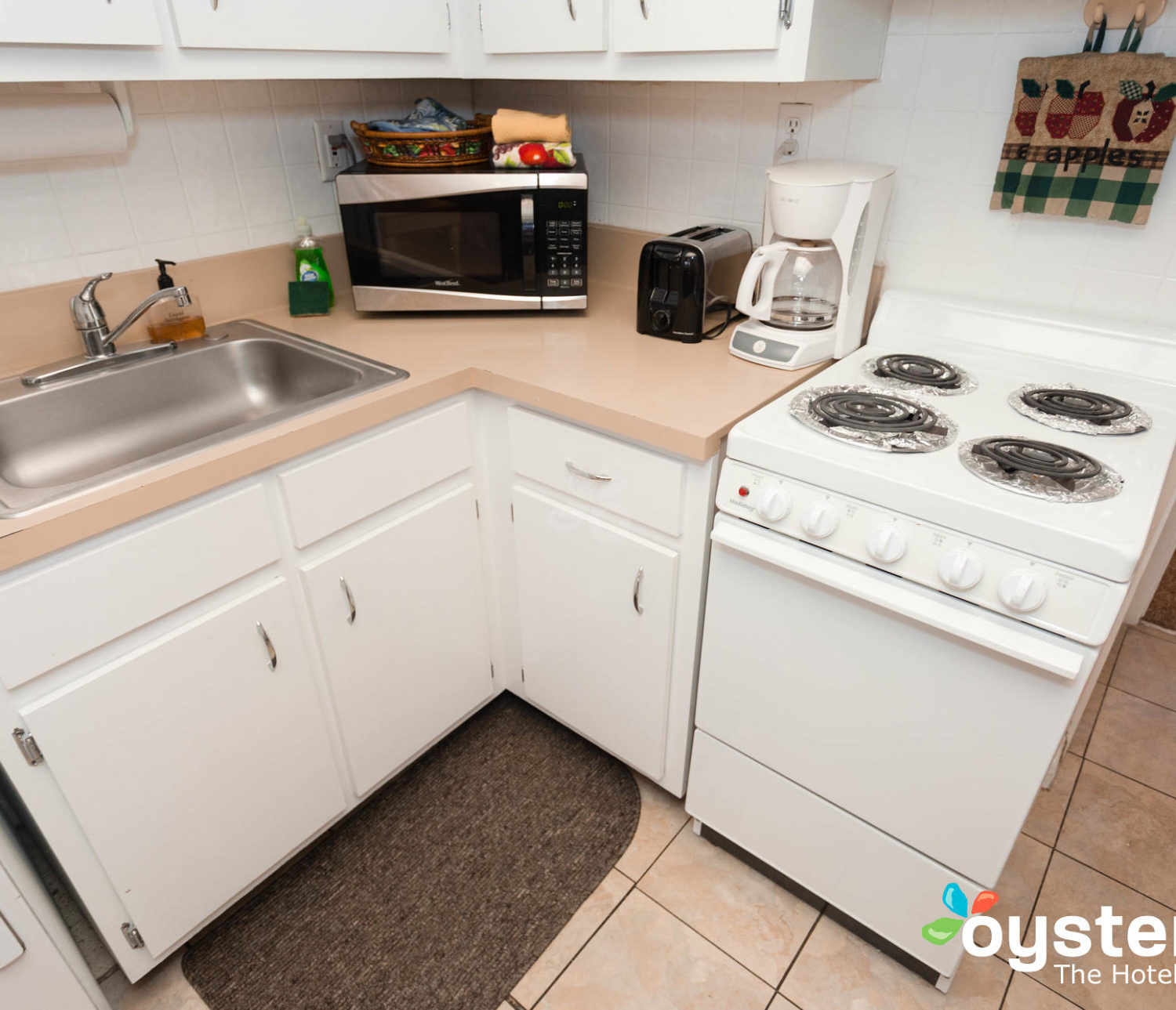 Hideaway Hotel - kitchenette with microwave, toaster, coffee maker and stove